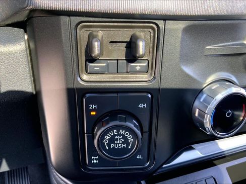 Used 2025 Ford F250 Platinum w/ Tremor Off-Road Package AWD/4WD image 33
