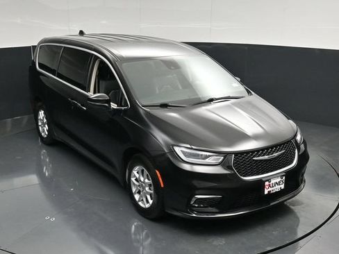 Certified 2023 Chrysler Pacifica Touring-L FWD image 50