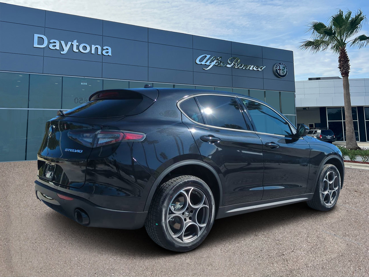 New 2025 Alfa Romeo Stelvio Sprint w/ Convenience Package AWD/4WD image 3