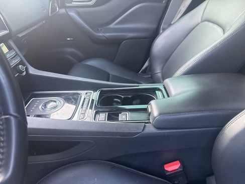 Used 2019 Jaguar F-PACE Premium image 10
