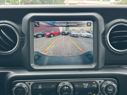 Used 2021 Jeep Gladiator Overland w/ Popular Equipment Package AWD/4WD image 18