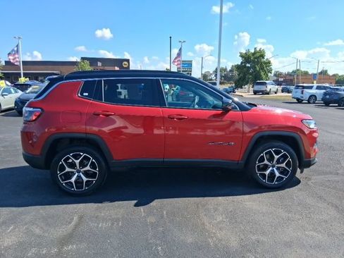Used 2025 Jeep Compass Limited AWD/4WD image 5