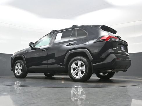 Used 2020 Toyota RAV4 XLE w/ XLE Grade Weather Package AWD/4WD image 29