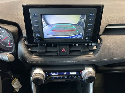 Used 2019 Toyota RAV4 LE image 97