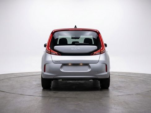 Used 2025 Kia Soul LX w/ LX Technology Package FWD image 7