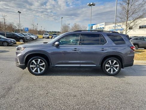 Used 2025 Honda Pilot Touring image 3