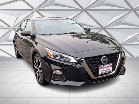 Used 2020 Nissan Altima 2.5 SR w/ Premium Package FWD image 2