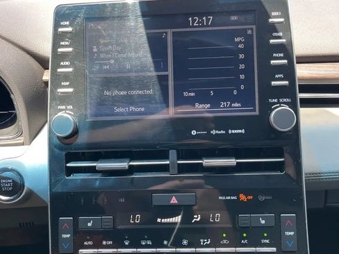 Used 2020 Toyota Avalon XLE w/ Moonroof Package FWD image 10