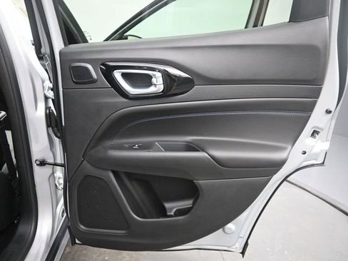 New 2026 Jeep Compass Latitude w/ Sun and Sound Group AWD/4WD image 16