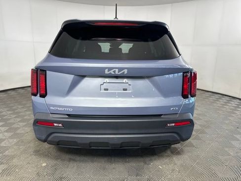 Used 2023 Kia Sorento LX AWD/4WD image 4