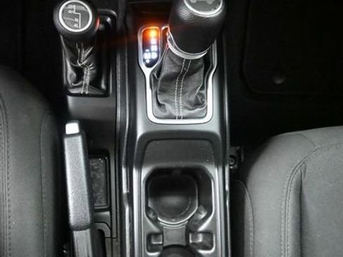 Used 2022 Jeep Wrangler Unlimited Sahara AWD/4WD image 21