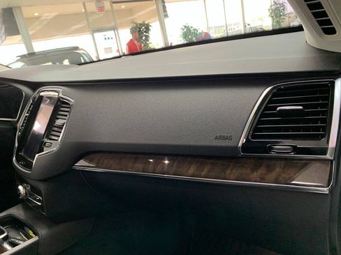 Used 2016 Volvo XC90 T6 Momentum w/ Momentum Plus Package AWD/4WD image 24