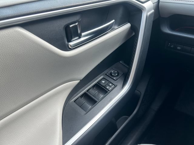 Used 2019 Toyota RAV4 XLE w/ Convenience Package AWD/4WD image 12