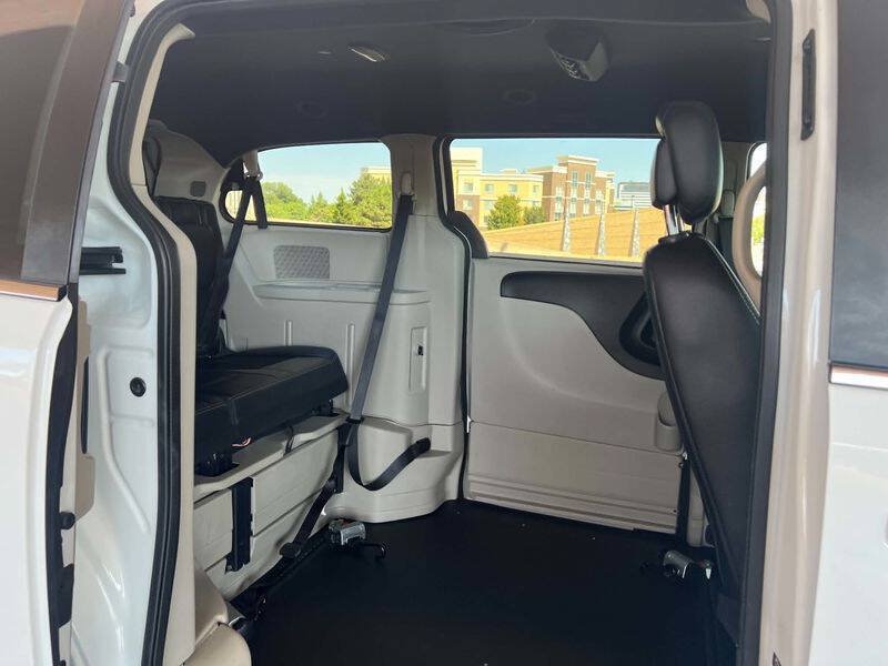 Used 2018 Dodge Grand Caravan SXT FWD image 40