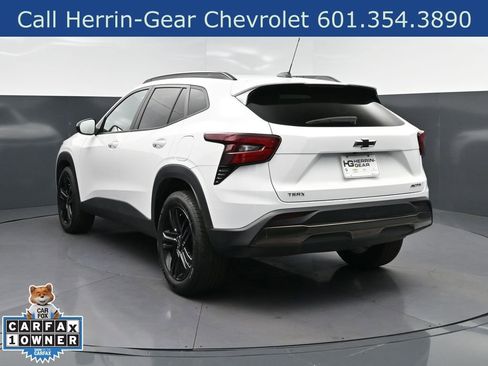 Used 2025 Chevrolet Trax ACTIV w/ Sunroof Package FWD image 5