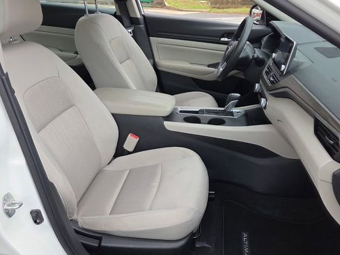 Used 2025 Nissan Altima 2.5 SV image 15