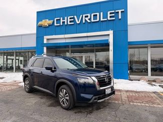 Used 2023 Nissan Pathfinder SL video 1