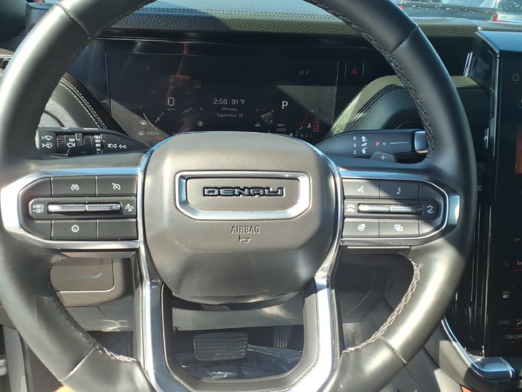 Used 2025 GMC Yukon Denali AWD/4WD image 7