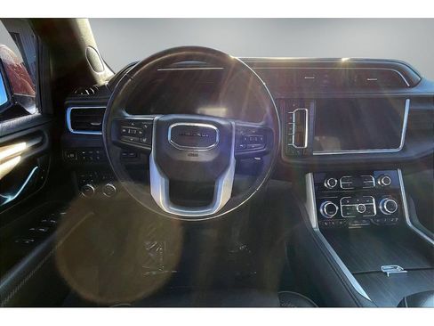 Used 2022 GMC Yukon XL Denali AWD/4WD image 8