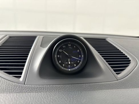 Certified 2023 Porsche Macan Turbo AWD/4WD image 28