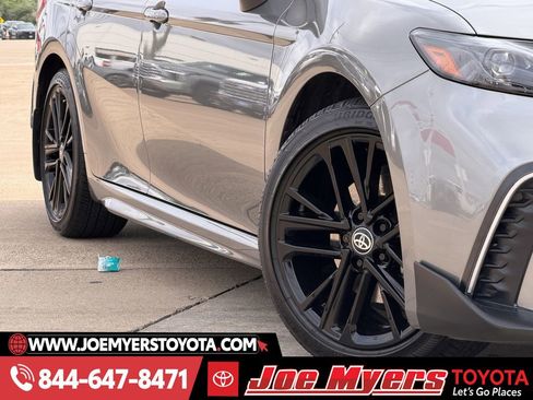 Used 2025 Toyota Camry SE image 12