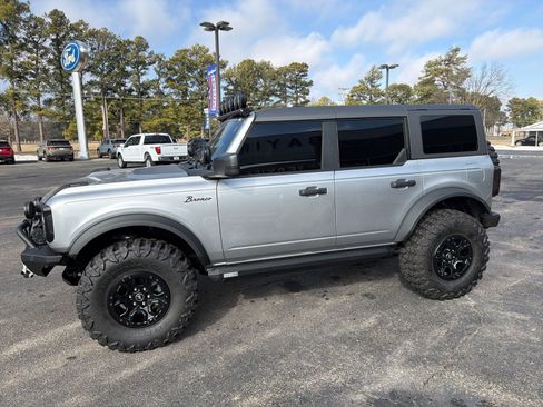 Used 2023 Ford Bronco Wildtrak image 5