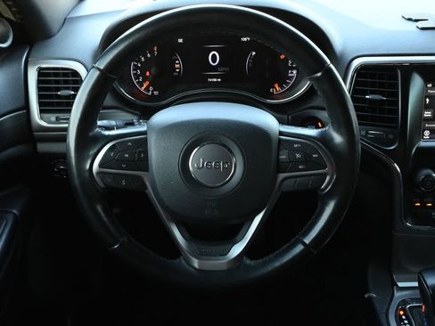 Used 2021 Jeep Grand Cherokee Laredo RWD image 9
