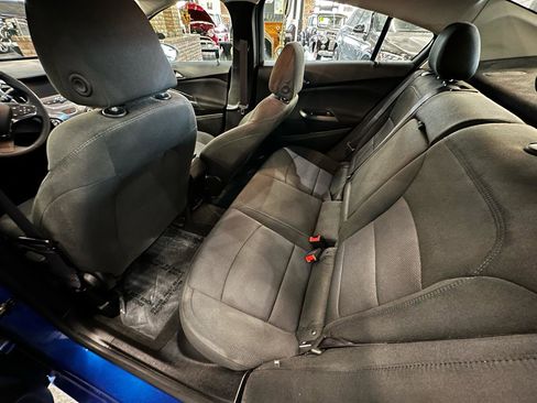 Used 2017 Chevrolet Cruze LT image 12
