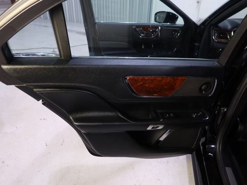 Used 2018 Lincoln Continental Reserve image 33