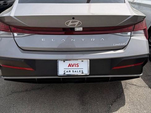Used 2025 Hyundai Elantra Limited image 5