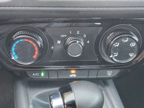 Certified 2018 Honda HR-V LX image 18