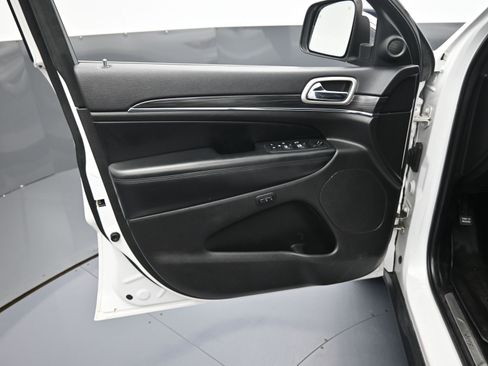 Used 2019 Jeep Grand Cherokee Limited image 16