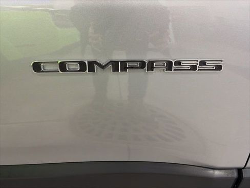 Used 2024 Jeep Compass Limited image 8