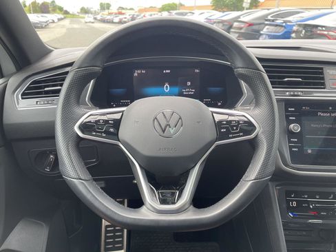 Used 2023 Volkswagen Tiguan SE R-Line AWD/4WD image 6