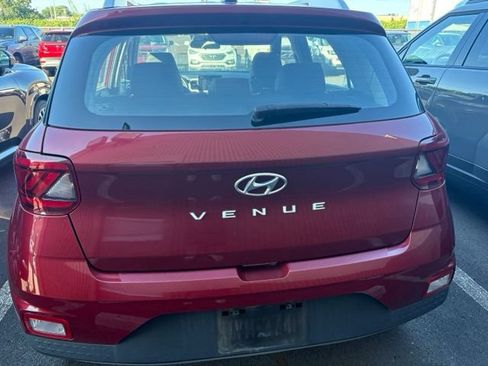 Certified 2024 Hyundai Venue Limited FWD image 8