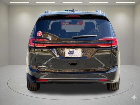 New 2026 Chrysler Pacifica Select w/ S Appearance Package FWD image 8