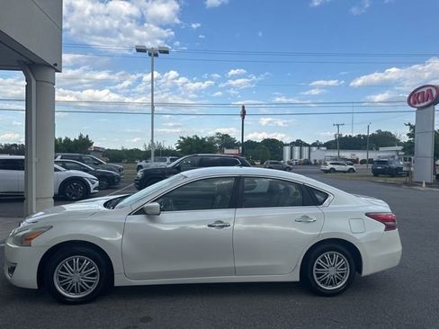 Used 2015 Nissan Altima 2.5 S FWD image 3
