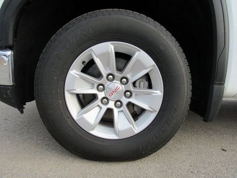 Used 2023 GMC Sierra 1500 SLE image 9