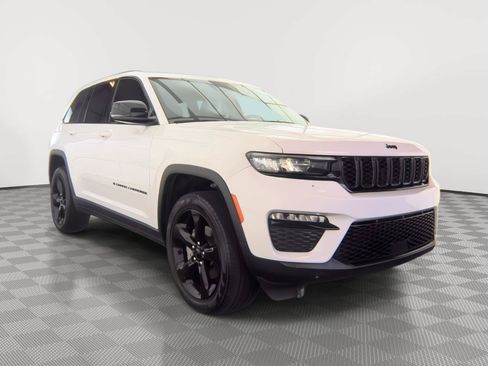 Used 2024 Jeep Grand Cherokee Limited w/ Black Appearance Package AWD/4WD image 18