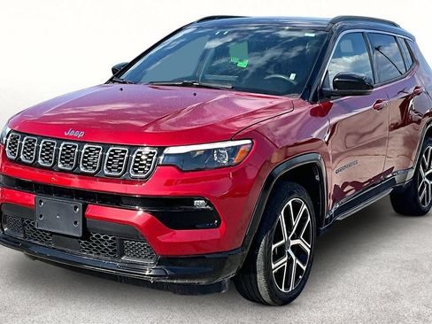 Used 2025 Jeep Compass Limited w/ Elite Group AWD/4WD image 13