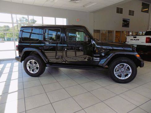 Certified 2022 Jeep Wrangler Unlimited Sahara w/ LED Lighting Group AWD/4WD image 9