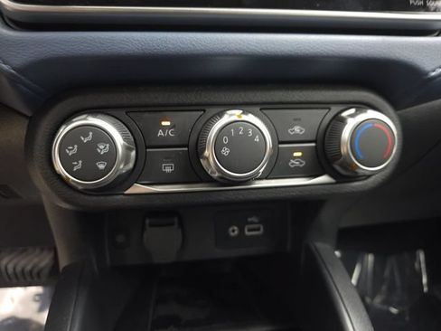 Used 2025 Nissan Versa SV w/ Trunk Package FWD image 24