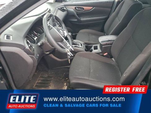 Used 2020 Nissan Rogue Sport S image 13