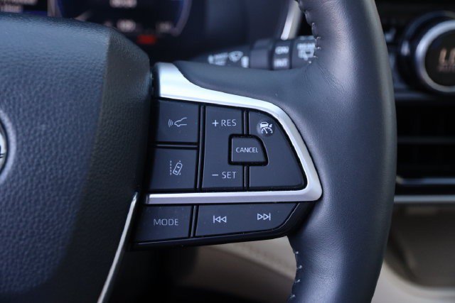 Used 2024 Toyota Highlander Platinum FWD image 15