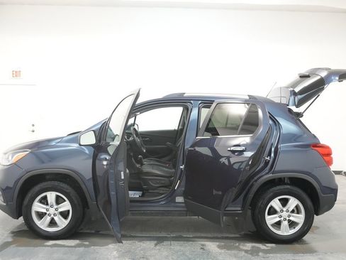 Used 2018 Chevrolet Trax LT w/ LT Convenience Package image 23