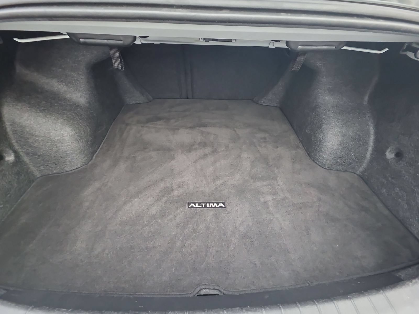 Used 2025 Nissan Altima 2.5 SV FWD image 30