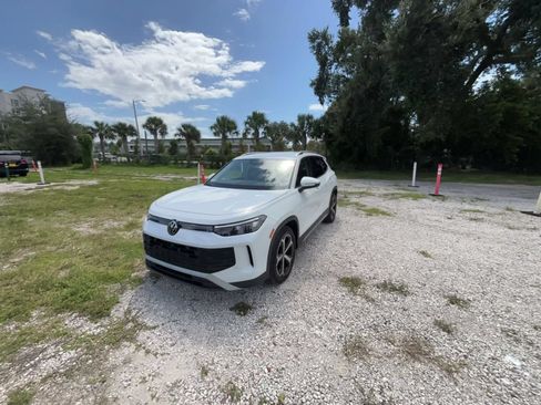 Used 2026 Volkswagen Tiguan SE FWD image 6