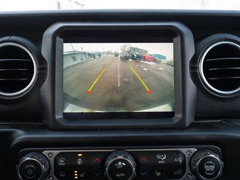 Used 2019 Jeep Wrangler Unlimited Sahara w/ Uconnect 4C Nav & Sound Group image 27