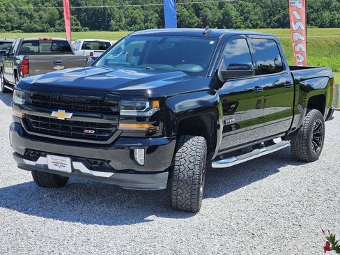 Used 2018 Chevrolet Silverado 1500 LT w/ Texas Edition AWD/4WD image 3