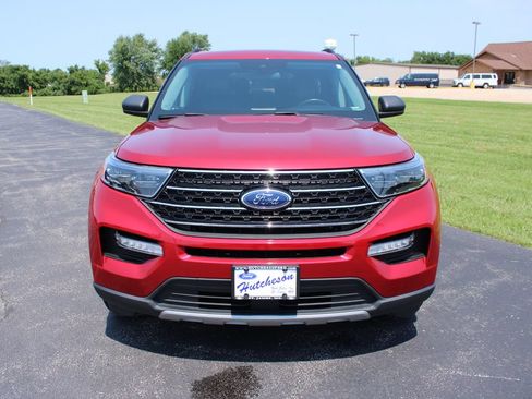 Used 2021 Ford Explorer XLT w/ Equipment Group 202A AWD/4WD image 2